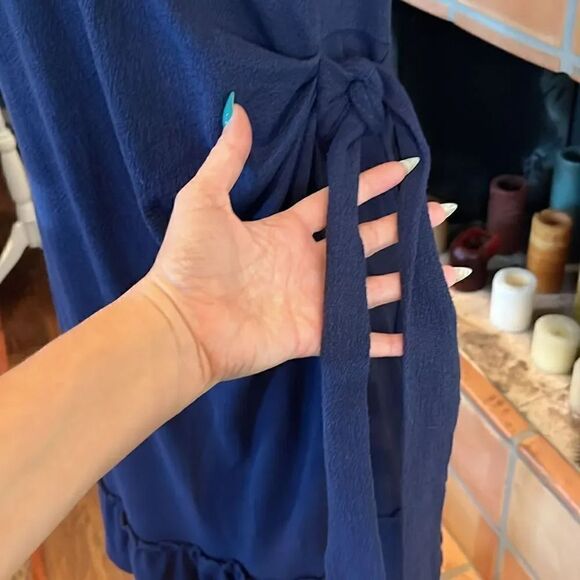 A Pea in the Pod Navy Blue RUFFLE HEM SIDE TIE MATERNITY DRESS, L! - Picture 3 of 10